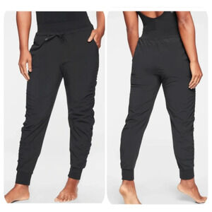 ATHLETA Attitude Pant Black Cinched Side Ankle Lenght Sz 4